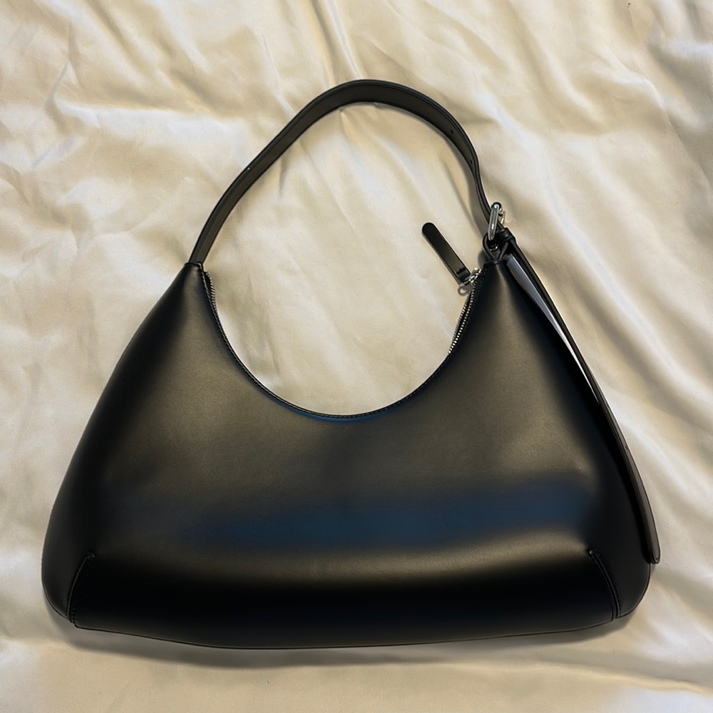 Leather shoulder bag